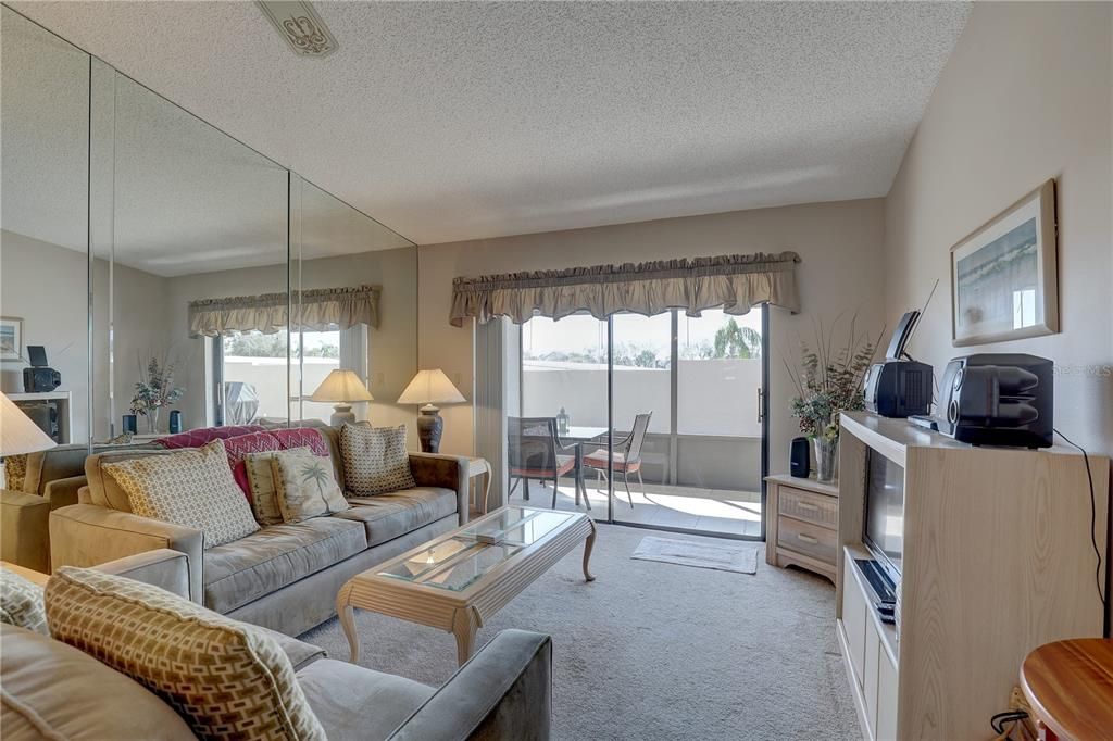 Activo con contrato: $165,000 (2 camas, 2 baños, 995 Pies cuadrados)