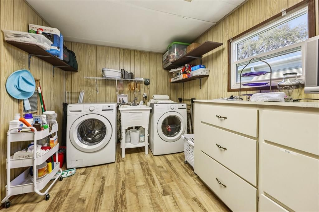 For Sale: $160,000 (2 beds, 2 baths, 1200 Square Feet)