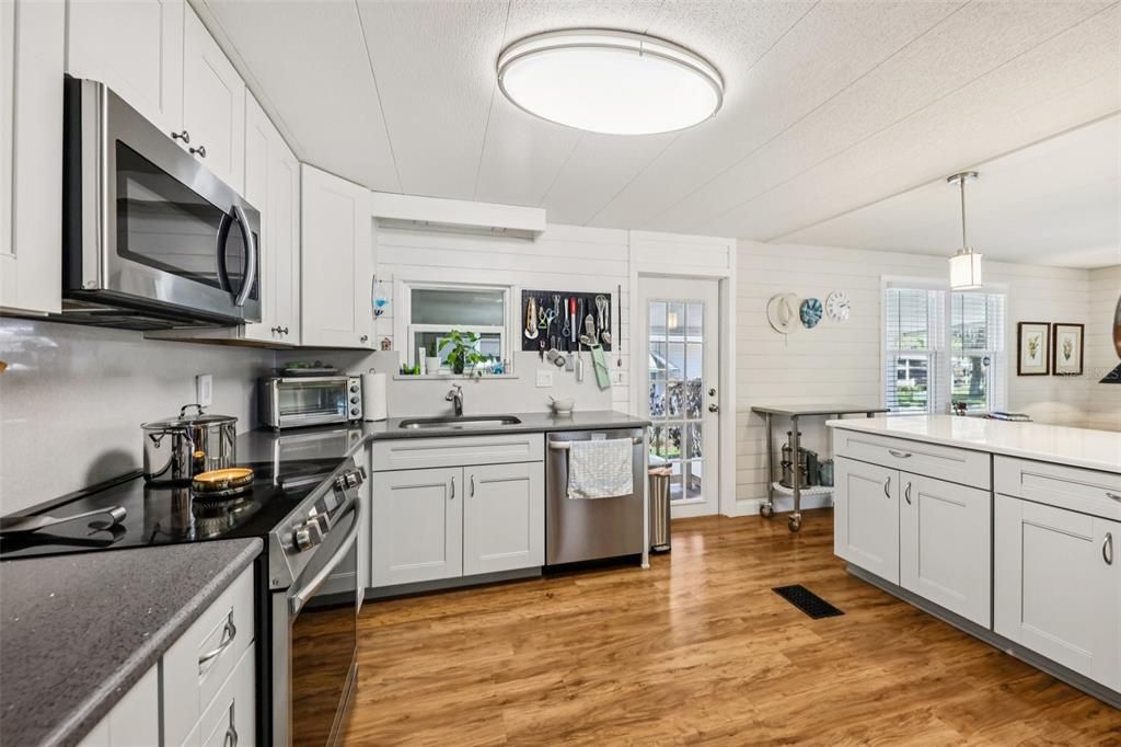 For Sale: $160,000 (2 beds, 2 baths, 1200 Square Feet)