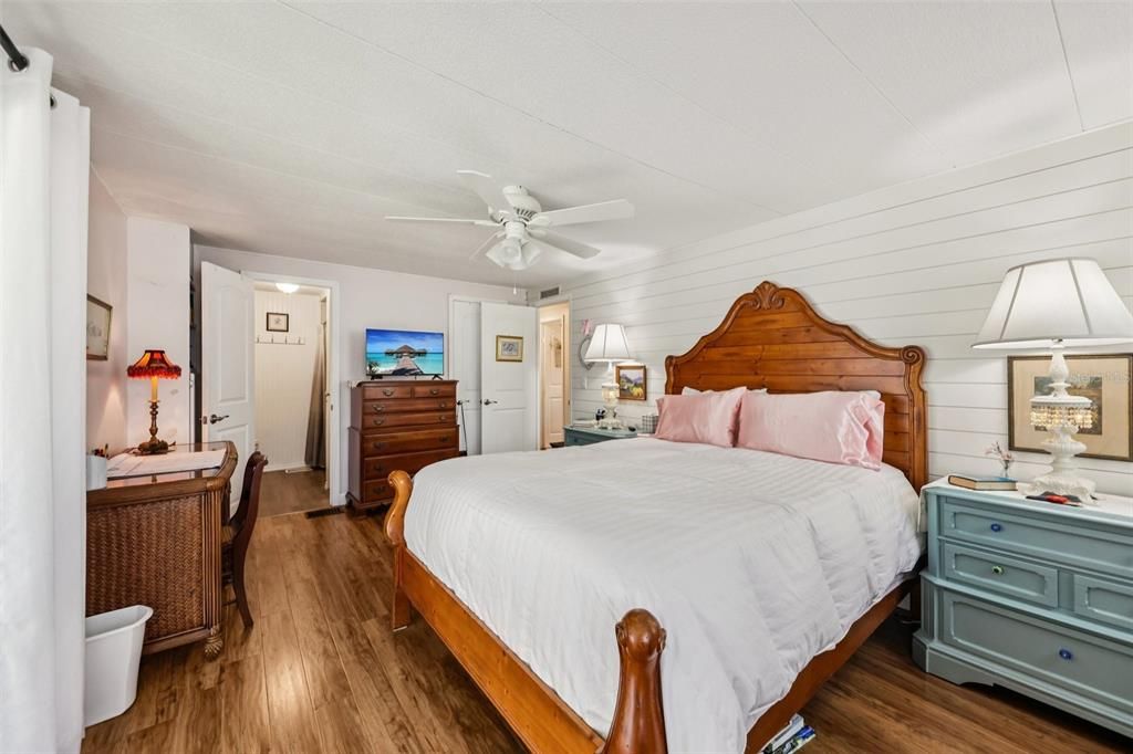 For Sale: $160,000 (2 beds, 2 baths, 1200 Square Feet)