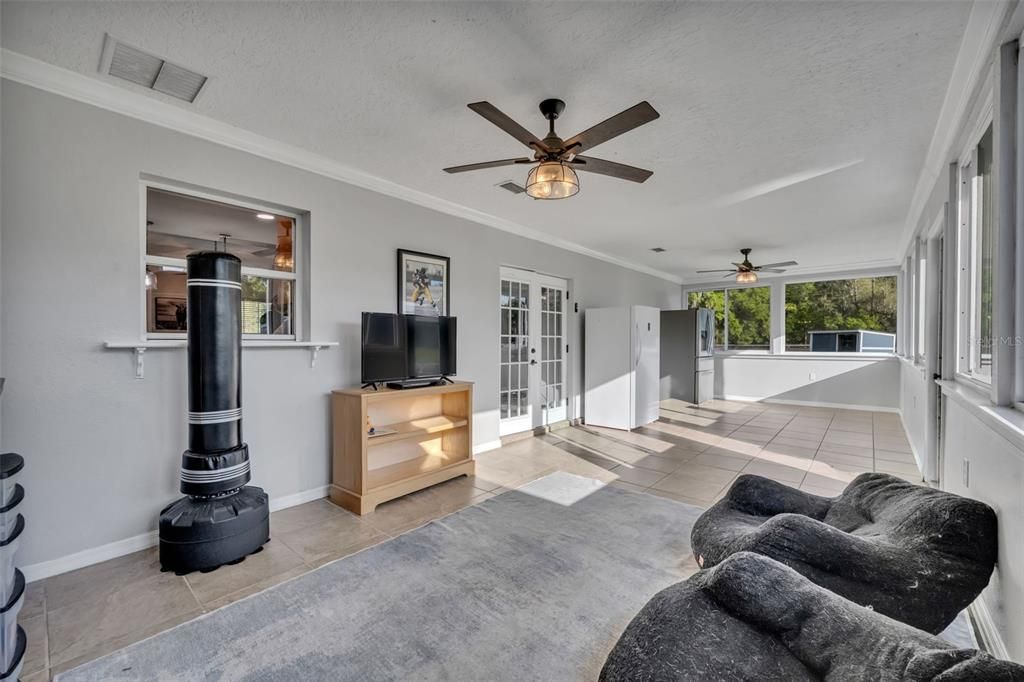 For Sale: $885,000 (6 beds, 4 baths, 3213 Square Feet)