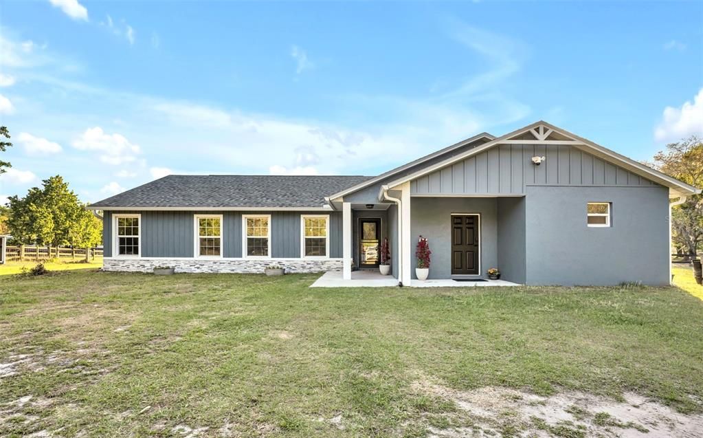 For Sale: $885,000 (6 beds, 4 baths, 3213 Square Feet)