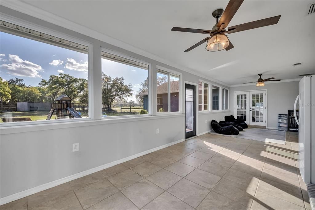 For Sale: $885,000 (6 beds, 4 baths, 3213 Square Feet)
