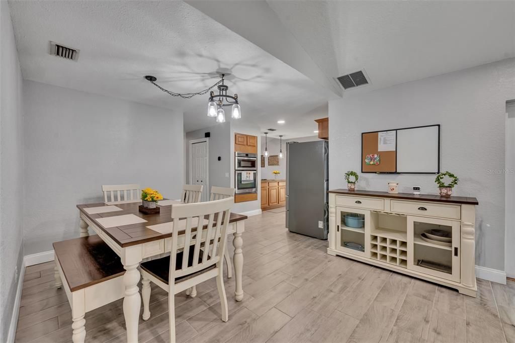 For Sale: $885,000 (6 beds, 4 baths, 3213 Square Feet)