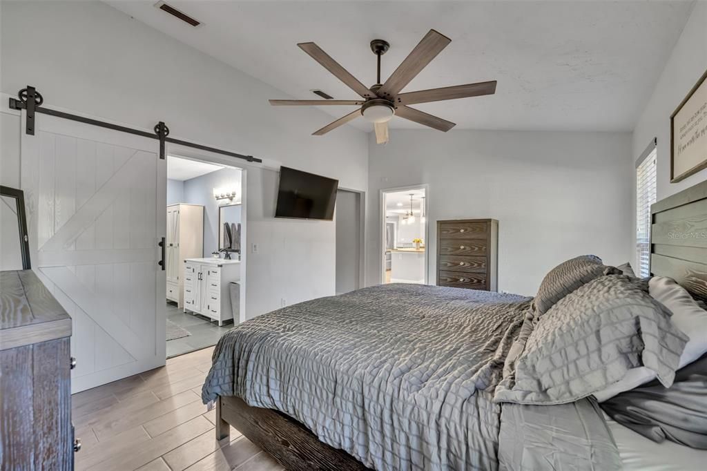 For Sale: $885,000 (6 beds, 4 baths, 3213 Square Feet)