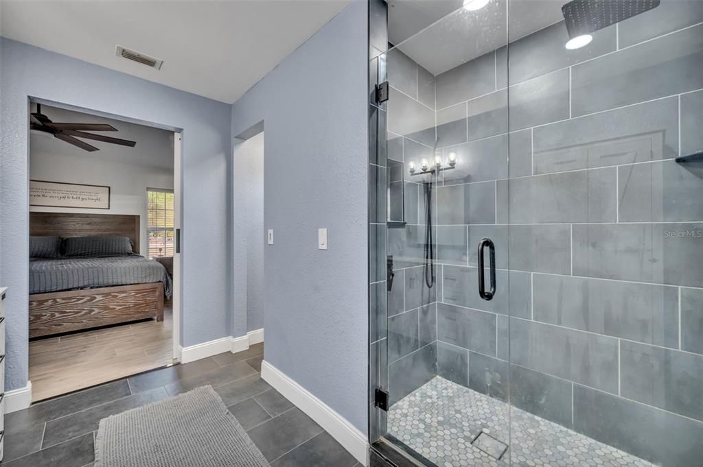 For Sale: $885,000 (6 beds, 4 baths, 3213 Square Feet)