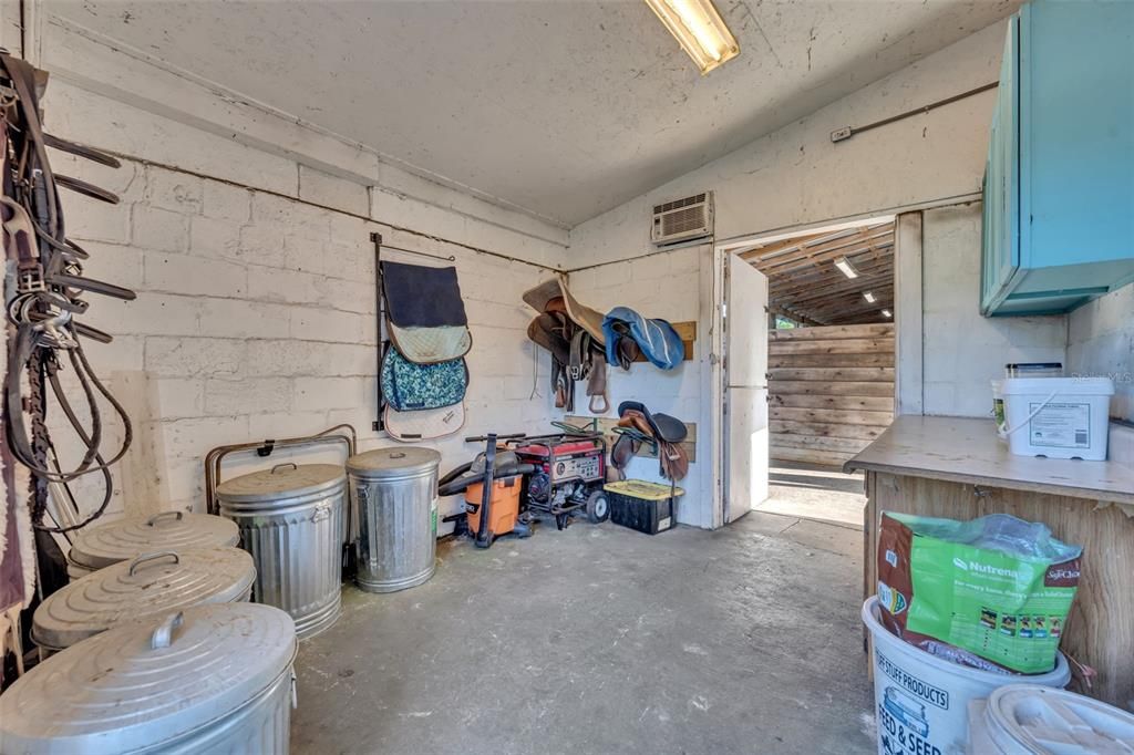 For Sale: $885,000 (6 beds, 4 baths, 3213 Square Feet)