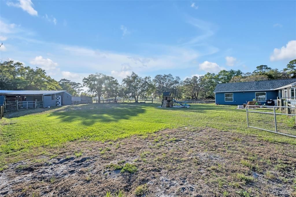 For Sale: $885,000 (6 beds, 4 baths, 3213 Square Feet)
