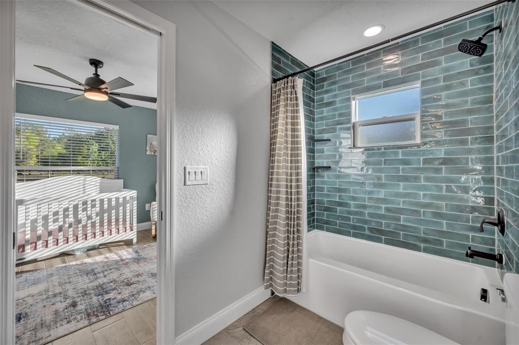 For Sale: $885,000 (6 beds, 4 baths, 3213 Square Feet)
