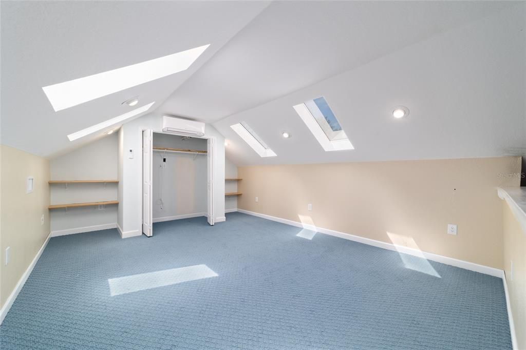 待售: $1,600,000 (5 贝兹, 5 浴室, 4458 平方英尺)