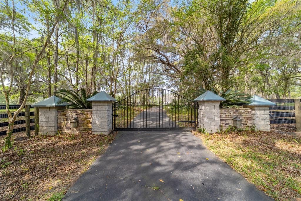 待售: $1,600,000 (5 贝兹, 5 浴室, 4458 平方英尺)