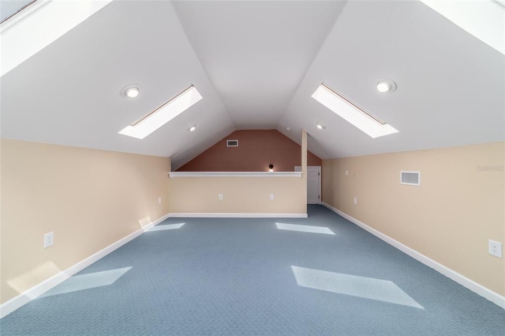 待售: $1,600,000 (5 贝兹, 5 浴室, 4458 平方英尺)