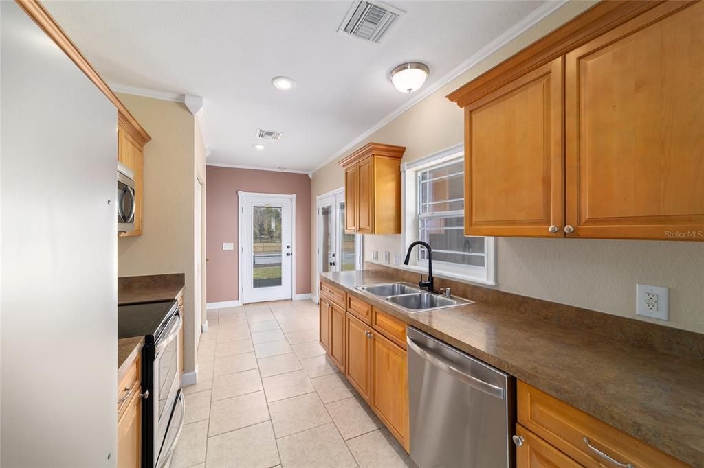 待售: $1,600,000 (5 贝兹, 5 浴室, 4458 平方英尺)