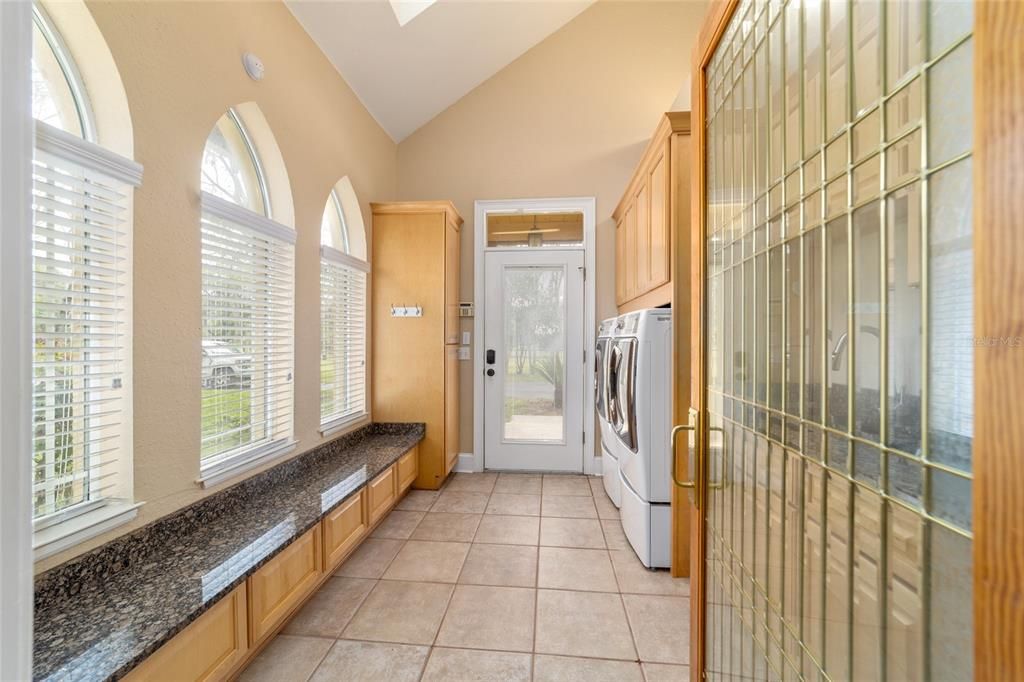 待售: $1,600,000 (5 贝兹, 5 浴室, 4458 平方英尺)