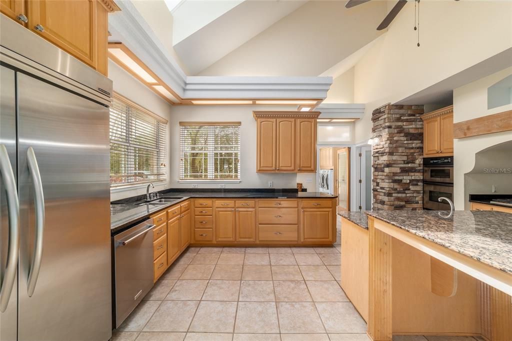 待售: $1,600,000 (5 贝兹, 5 浴室, 4458 平方英尺)