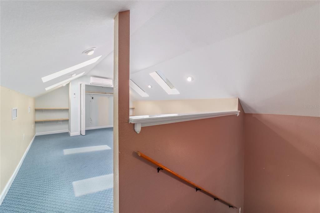 待售: $1,600,000 (5 贝兹, 5 浴室, 4458 平方英尺)