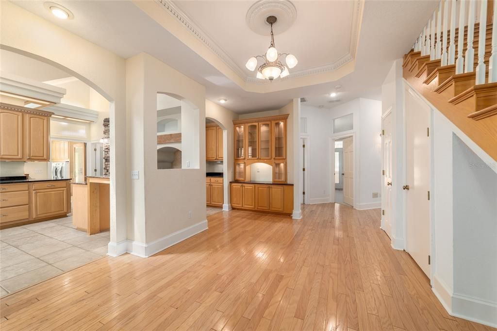 待售: $1,600,000 (5 贝兹, 5 浴室, 4458 平方英尺)