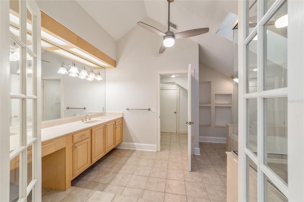 待售: $1,600,000 (5 贝兹, 5 浴室, 4458 平方英尺)