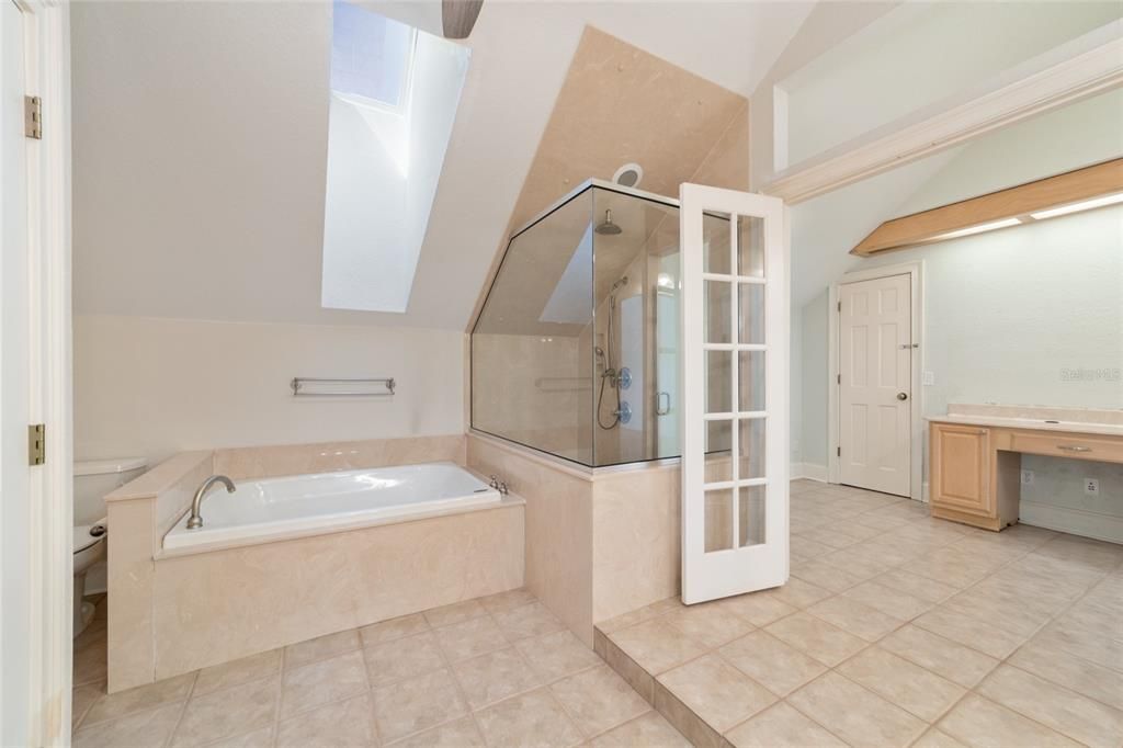 待售: $1,600,000 (5 贝兹, 5 浴室, 4458 平方英尺)