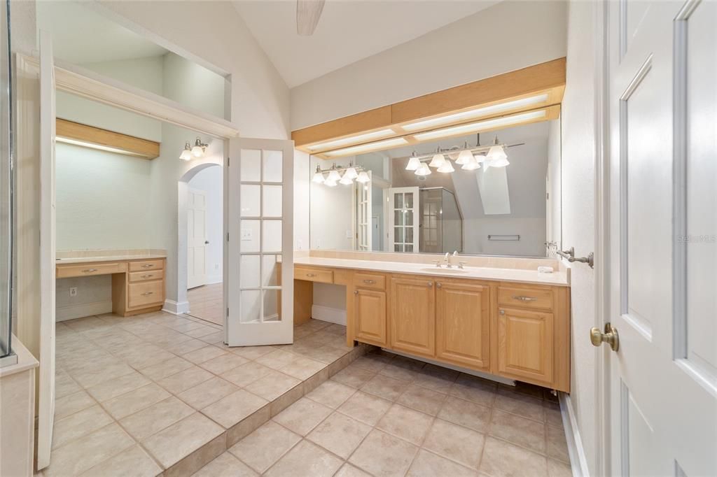 待售: $1,600,000 (5 贝兹, 5 浴室, 4458 平方英尺)