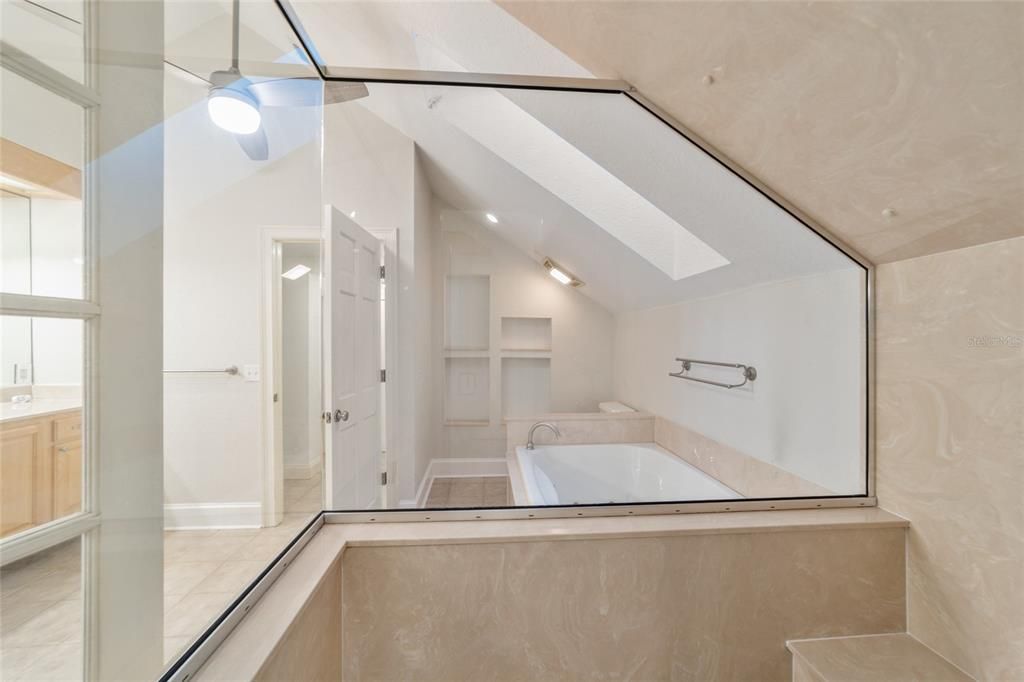 待售: $1,600,000 (5 贝兹, 5 浴室, 4458 平方英尺)