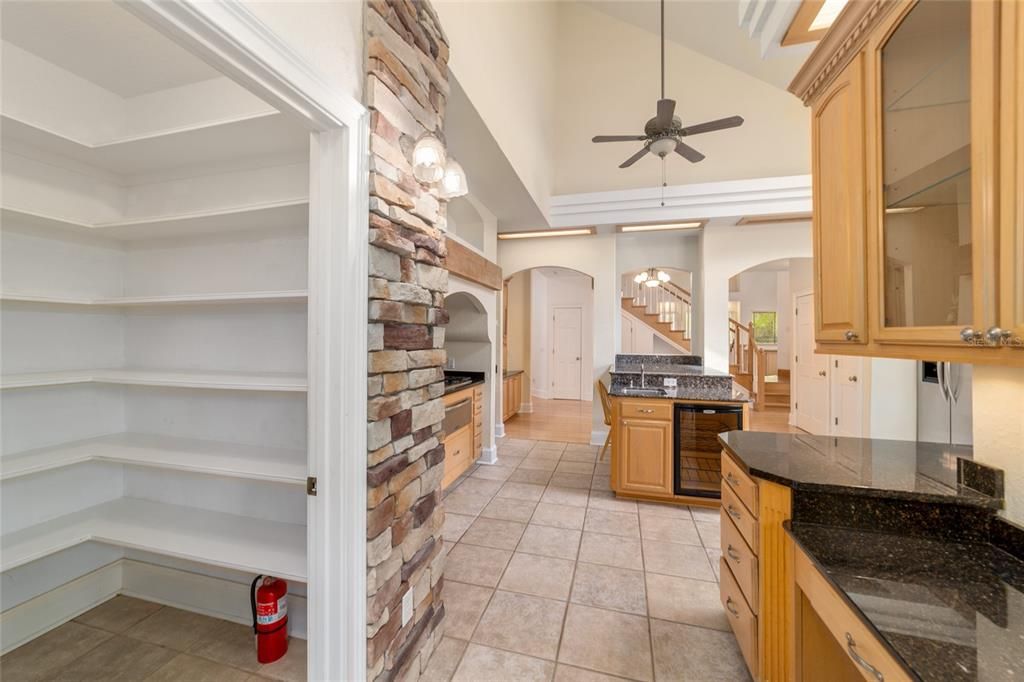 待售: $1,600,000 (5 贝兹, 5 浴室, 4458 平方英尺)