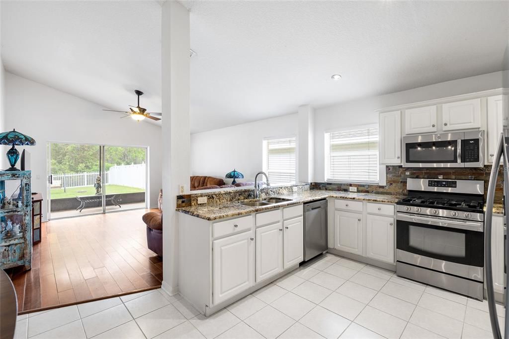 For Sale: $420,000 (4 beds, 2 baths, 1975 Square Feet)