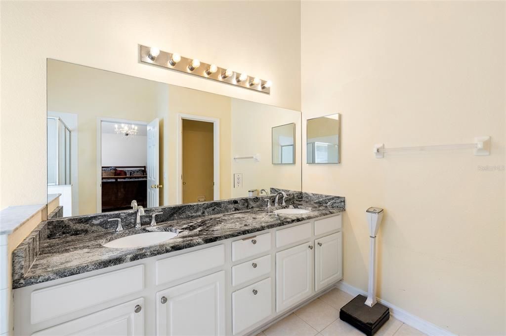 For Sale: $420,000 (4 beds, 2 baths, 1975 Square Feet)