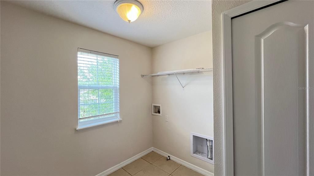 Active With Contract: $2,350 (4 beds, 2 baths, 2721 Square Feet)