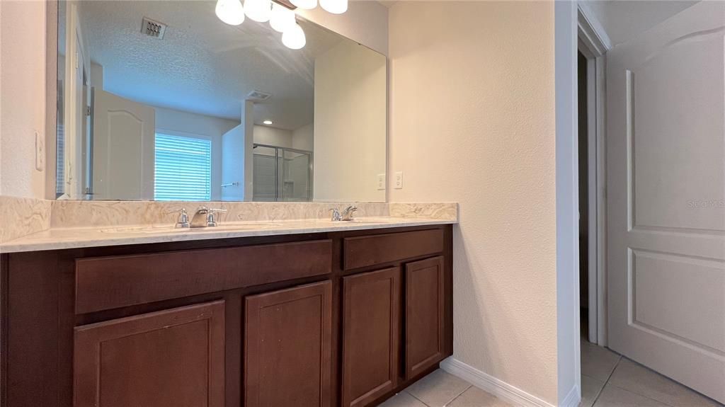 Active With Contract: $2,350 (4 beds, 2 baths, 2721 Square Feet)
