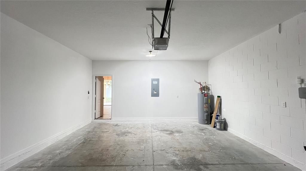 Active With Contract: $2,350 (4 beds, 2 baths, 2721 Square Feet)
