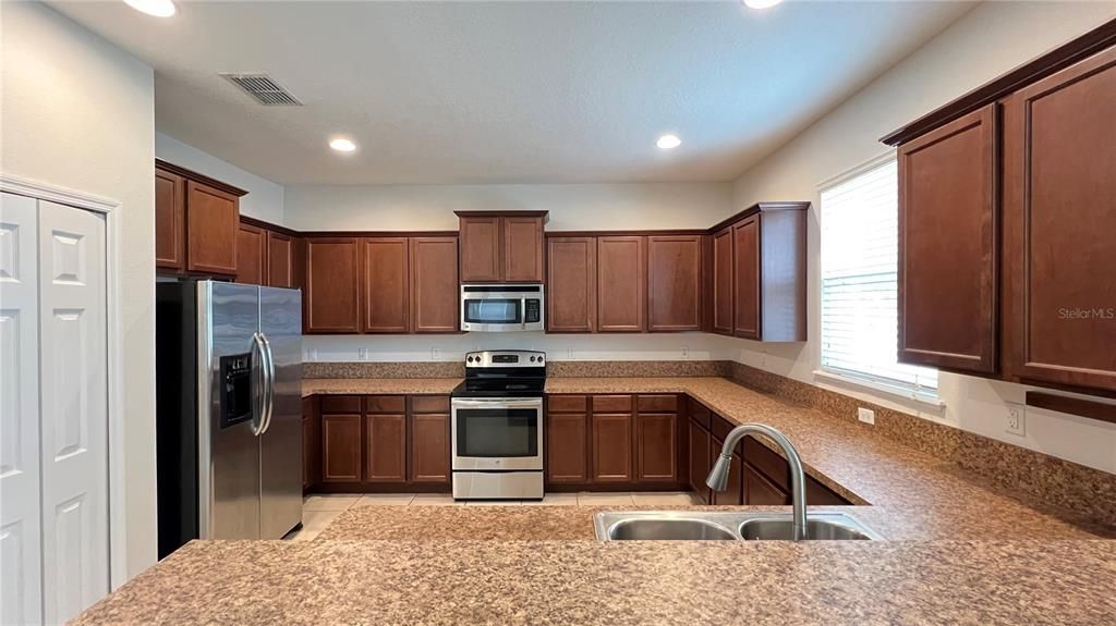 Active With Contract: $2,350 (4 beds, 2 baths, 2721 Square Feet)