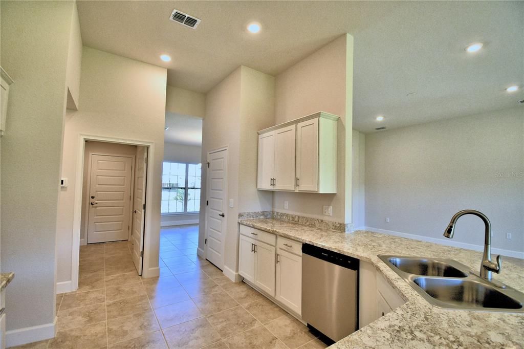 En Venta: $379,787 (4 camas, 2 baños, 2330 Pies cuadrados)