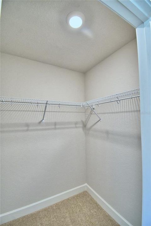 En Venta: $379,787 (4 camas, 2 baños, 2330 Pies cuadrados)