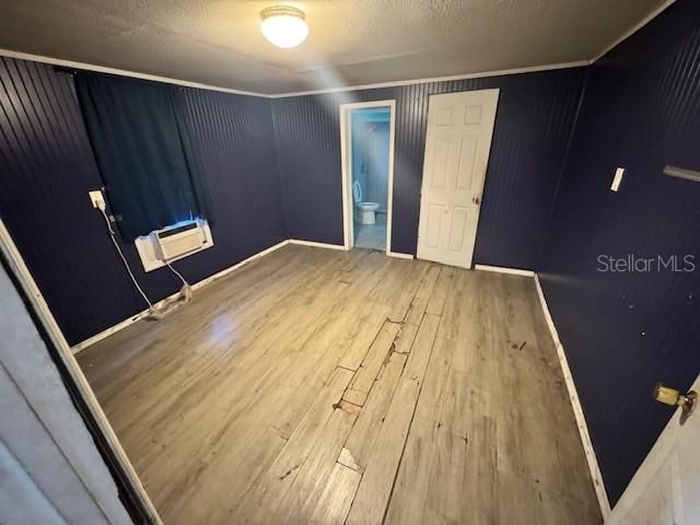 合同活跃: $136,000 (4 贝兹, 0 浴室, 1140 平方英尺)