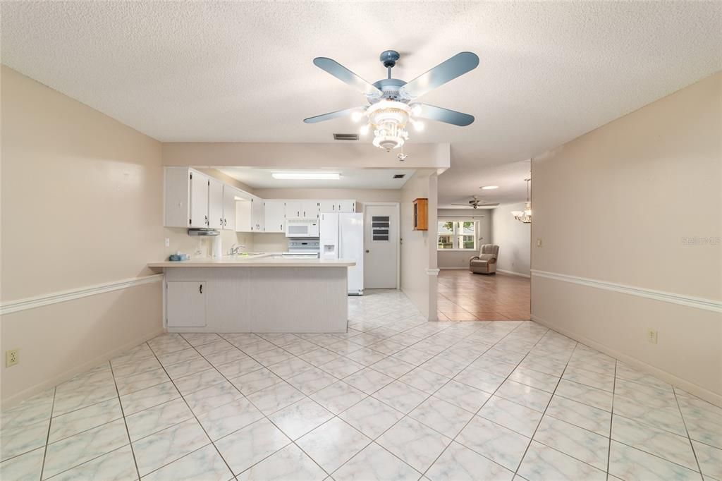 待售: $129,900 (2 贝兹, 2 浴室, 1484 平方英尺)