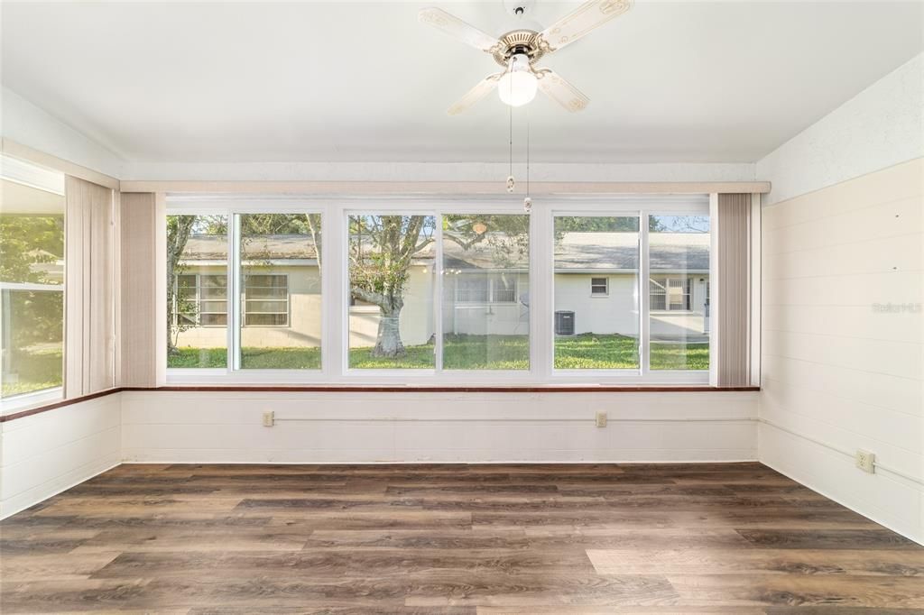 待售: $129,900 (2 贝兹, 2 浴室, 1484 平方英尺)