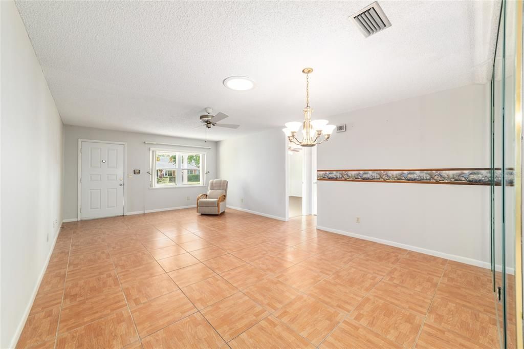 待售: $129,900 (2 贝兹, 2 浴室, 1484 平方英尺)