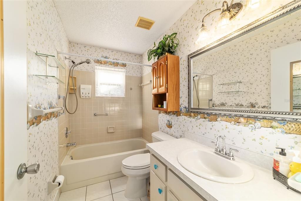 待售: $129,900 (2 贝兹, 2 浴室, 1484 平方英尺)