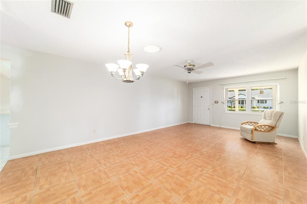 待售: $129,900 (2 贝兹, 2 浴室, 1484 平方英尺)