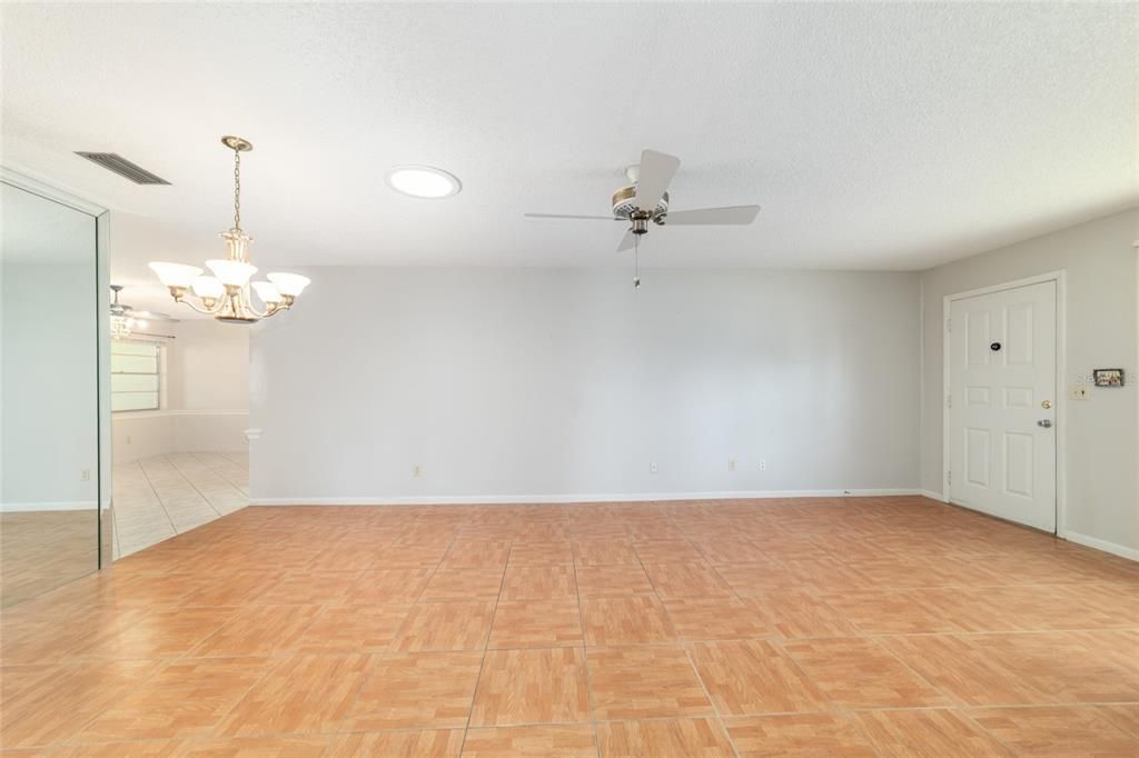 待售: $129,900 (2 贝兹, 2 浴室, 1484 平方英尺)