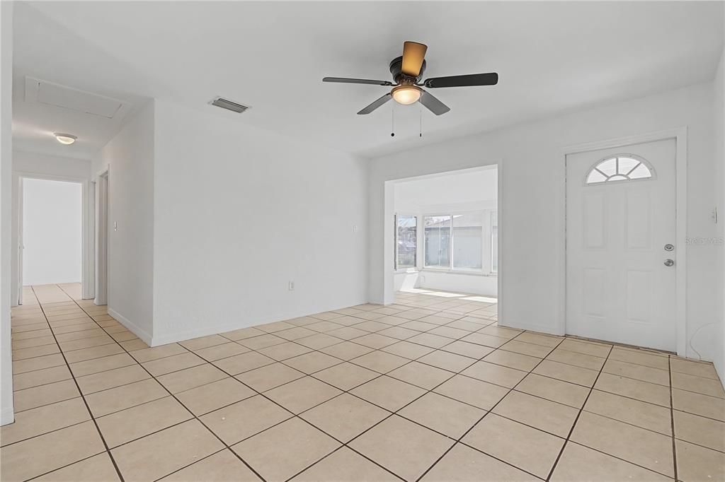 Activo con contrato: $164,500 (2 camas, 1 baños, 946 Pies cuadrados)