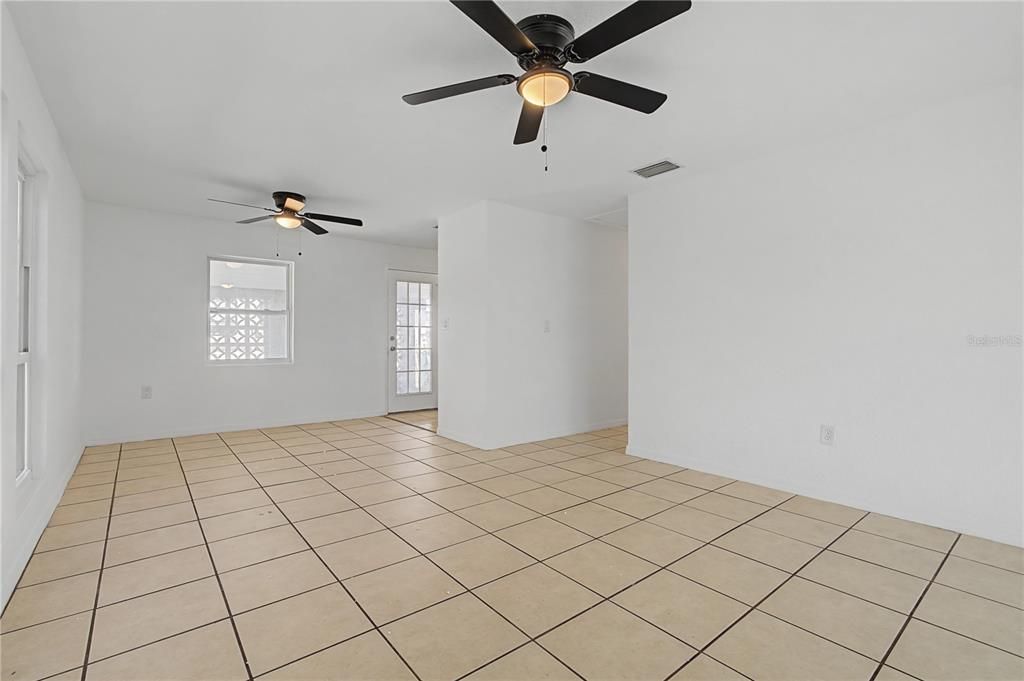Activo con contrato: $164,500 (2 camas, 1 baños, 946 Pies cuadrados)