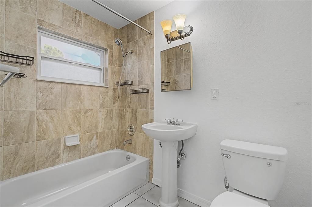 Activo con contrato: $164,500 (2 camas, 1 baños, 946 Pies cuadrados)