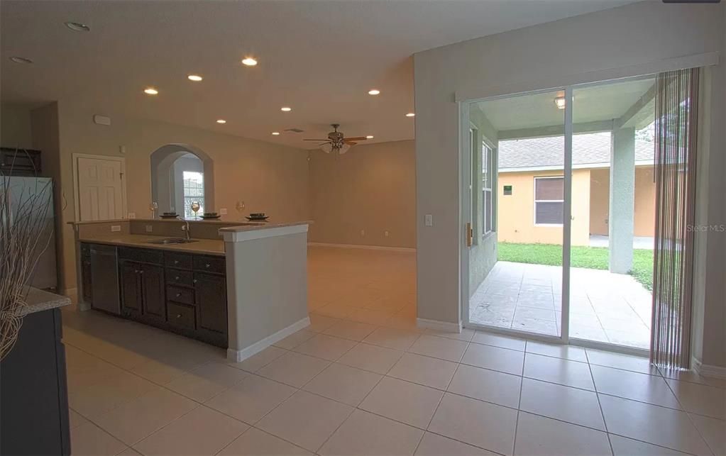 For Sale: $390,000 (4 beds, 3 baths, 2991 Square Feet)