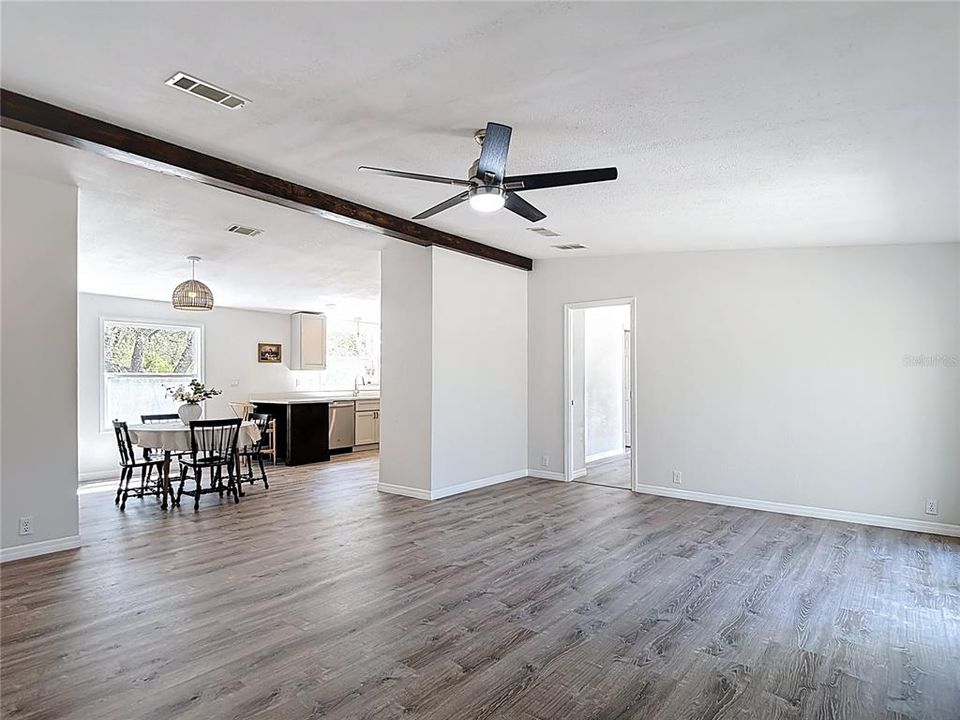 Activo con contrato: $310,000 (3 camas, 2 baños, 1344 Pies cuadrados)