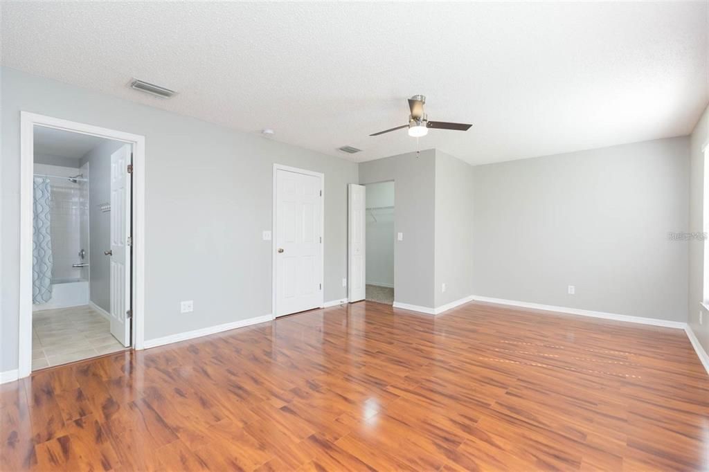 Active With Contract: $274,999 (3 beds, 2 baths, 1880 Square Feet)