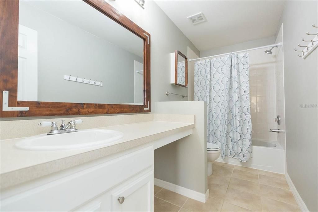 Active With Contract: $274,999 (3 beds, 2 baths, 1880 Square Feet)