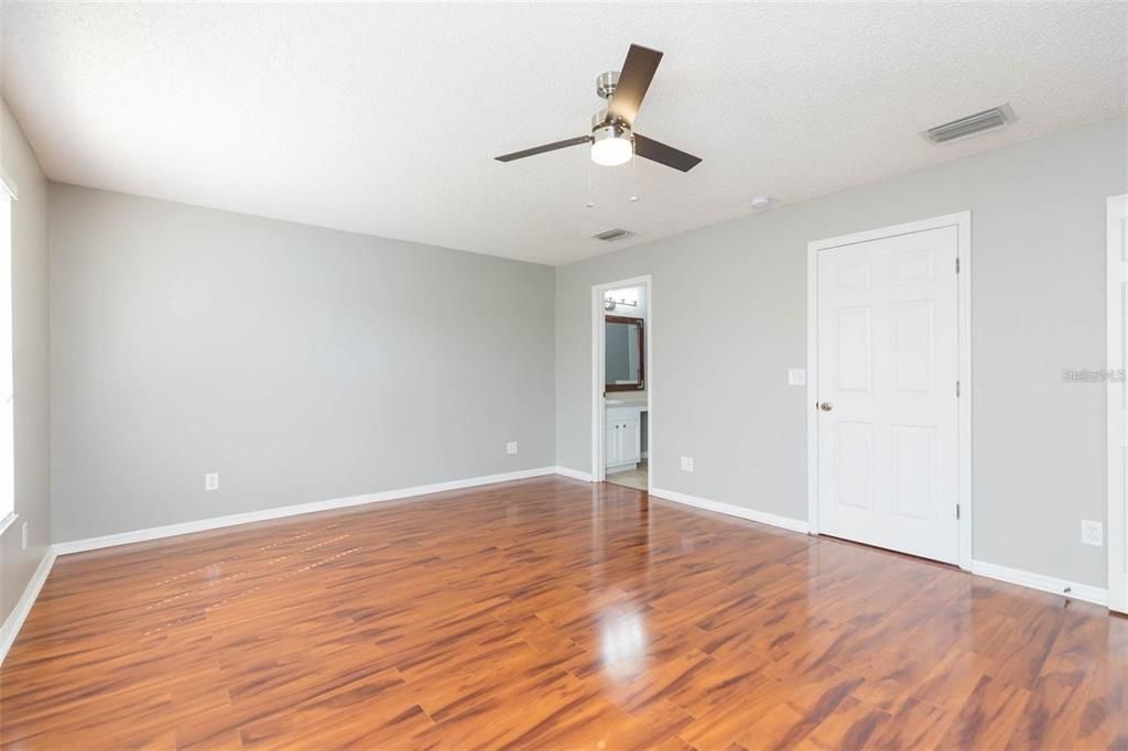 Active With Contract: $274,999 (3 beds, 2 baths, 1880 Square Feet)