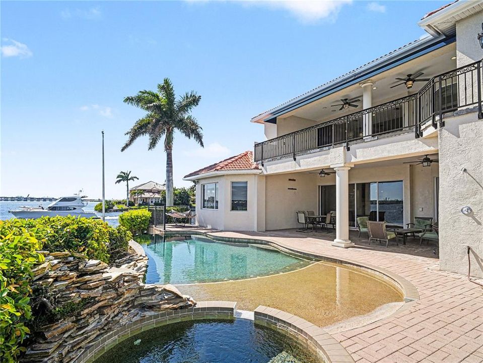 En Venta: $1,950,000 (4 camas, 3 baños, 4462 Pies cuadrados)